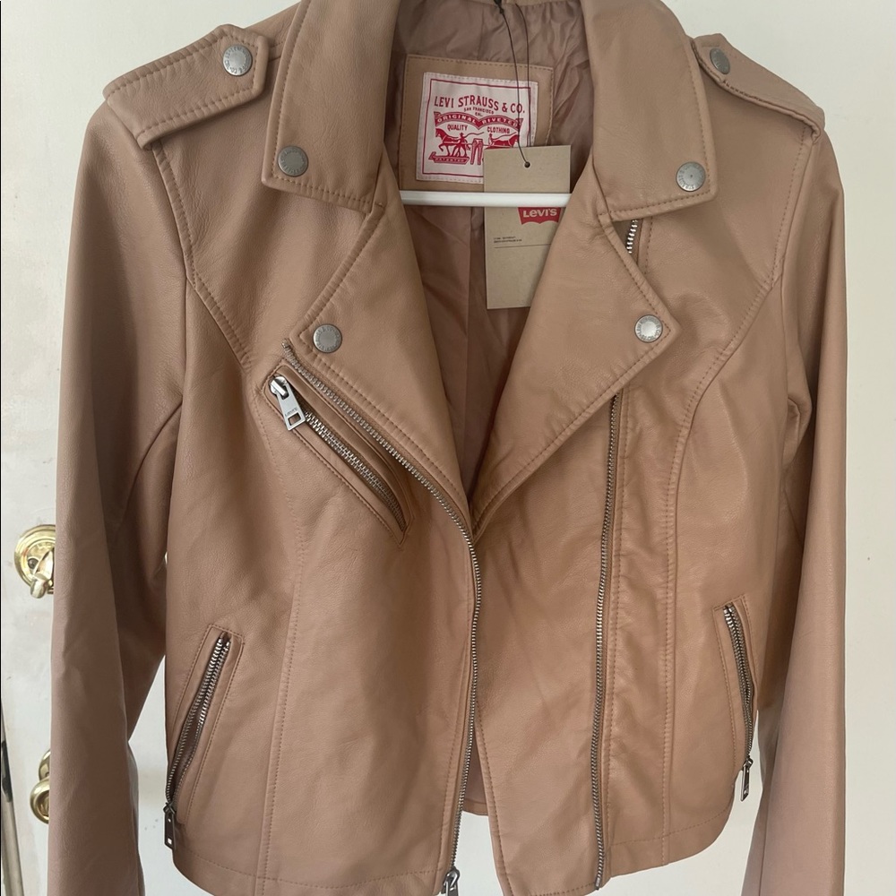 ✨Levi’s moto jacket